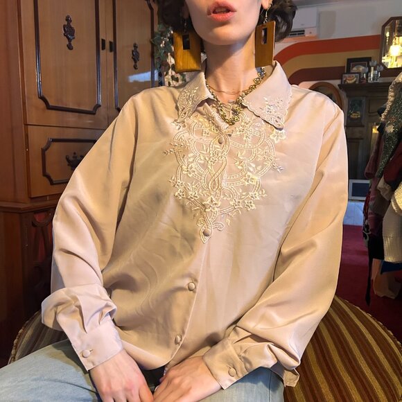 1990s satin light mauve floral embroidered collar scalloped edge button up blous - Picture 7 of 13
